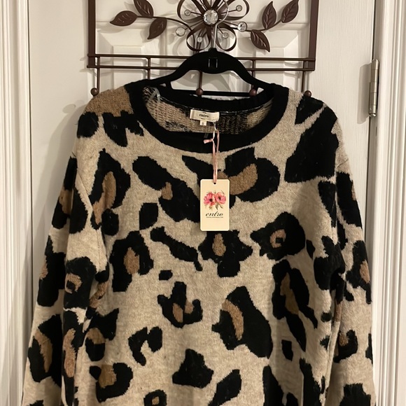 NWT entro Leopard Print Long Soft Fuzzy Sweater w/ Puffed Sleeves - Picture 2 of 6